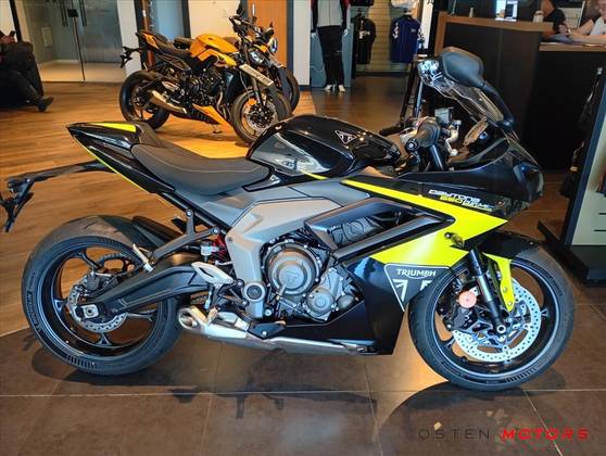 TRIUMPH DAYTONA 660 